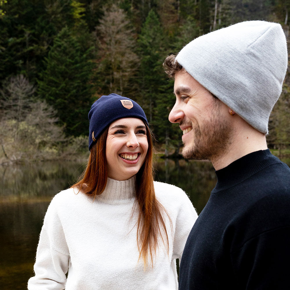 bonnets gris et bleu marine porté dans les vosges